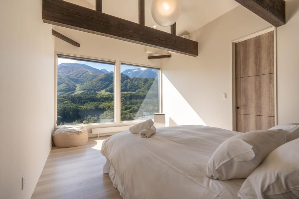 Bed, Bedroom, Mountain view, Mountain view