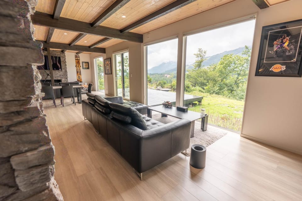 Living room, Mountain view, Mountain view