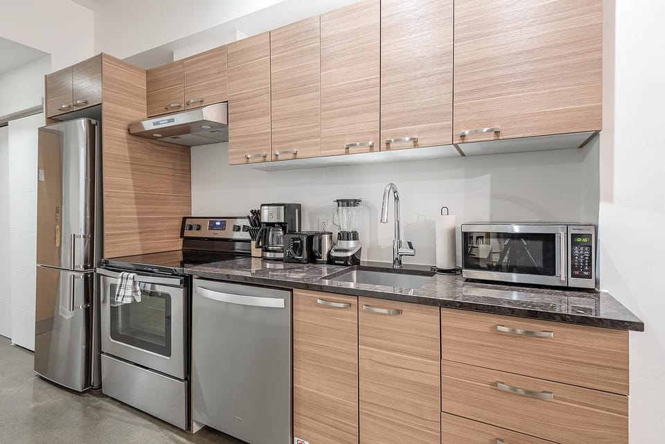 Chic Old Montreal Retreat - Iconic Location Apartment in Montreal