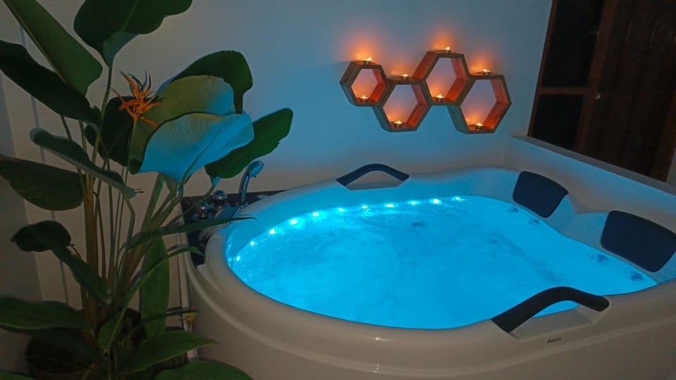Hot Tub, Inner courtyard view