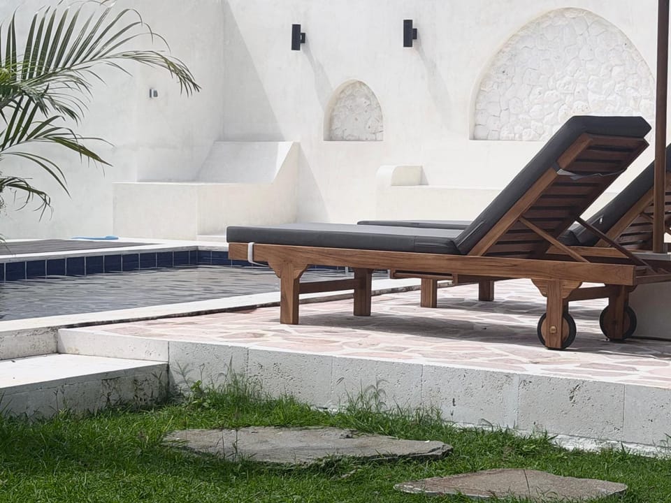 Villa Aiden Bungalow 2 near Beach Bed and Breakfast in Bali