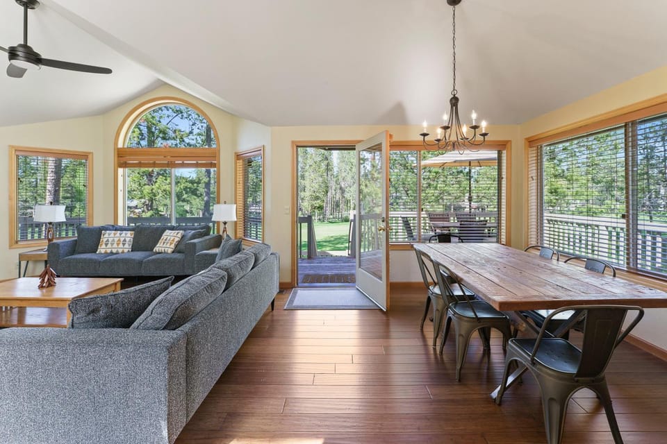 Sunriver Golf Views Hot Tub Escape House in Sunriver