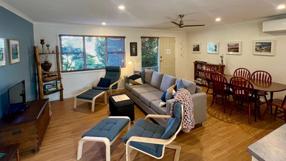 TV and multimedia, Living room, Dining area, air conditioner