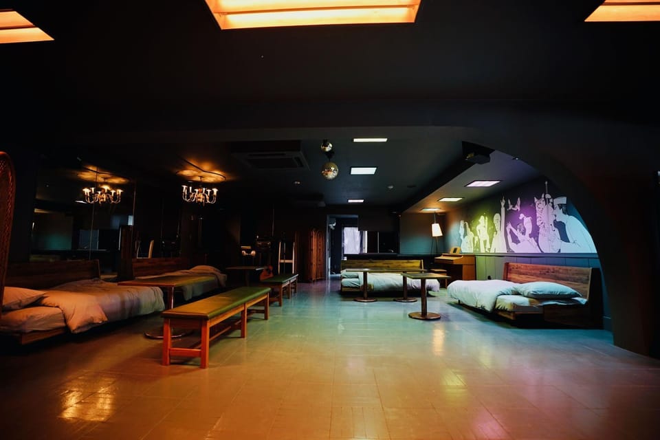 Bed, Living room