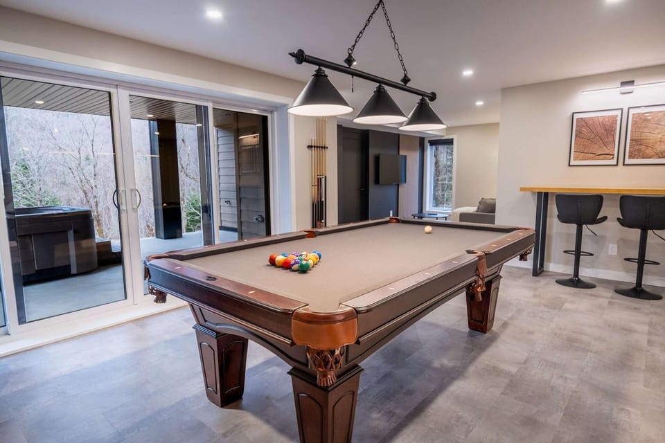 Ski in - Ski out - SPA & Pool Table - Le Konect Chalet in Quebec