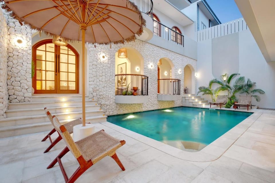 Pool view, Swimming pool, sunbed