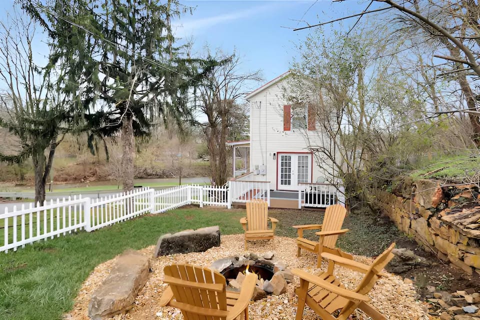 Natural landscape, BBQ facilities, View (from property/room), Seating area