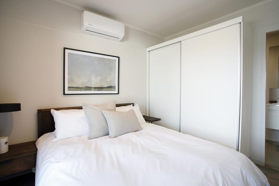 Bathroom, Bedroom, air conditioner