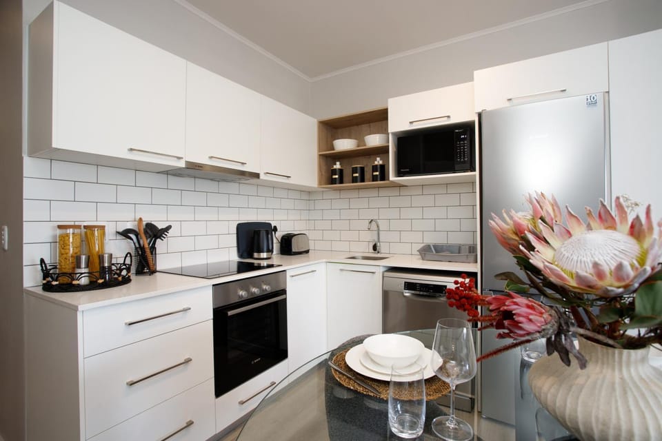Dining area, kitchen