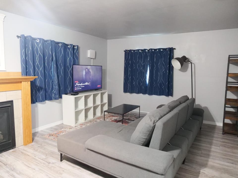 Cozy Loft in Kingston Apartment in Kingston