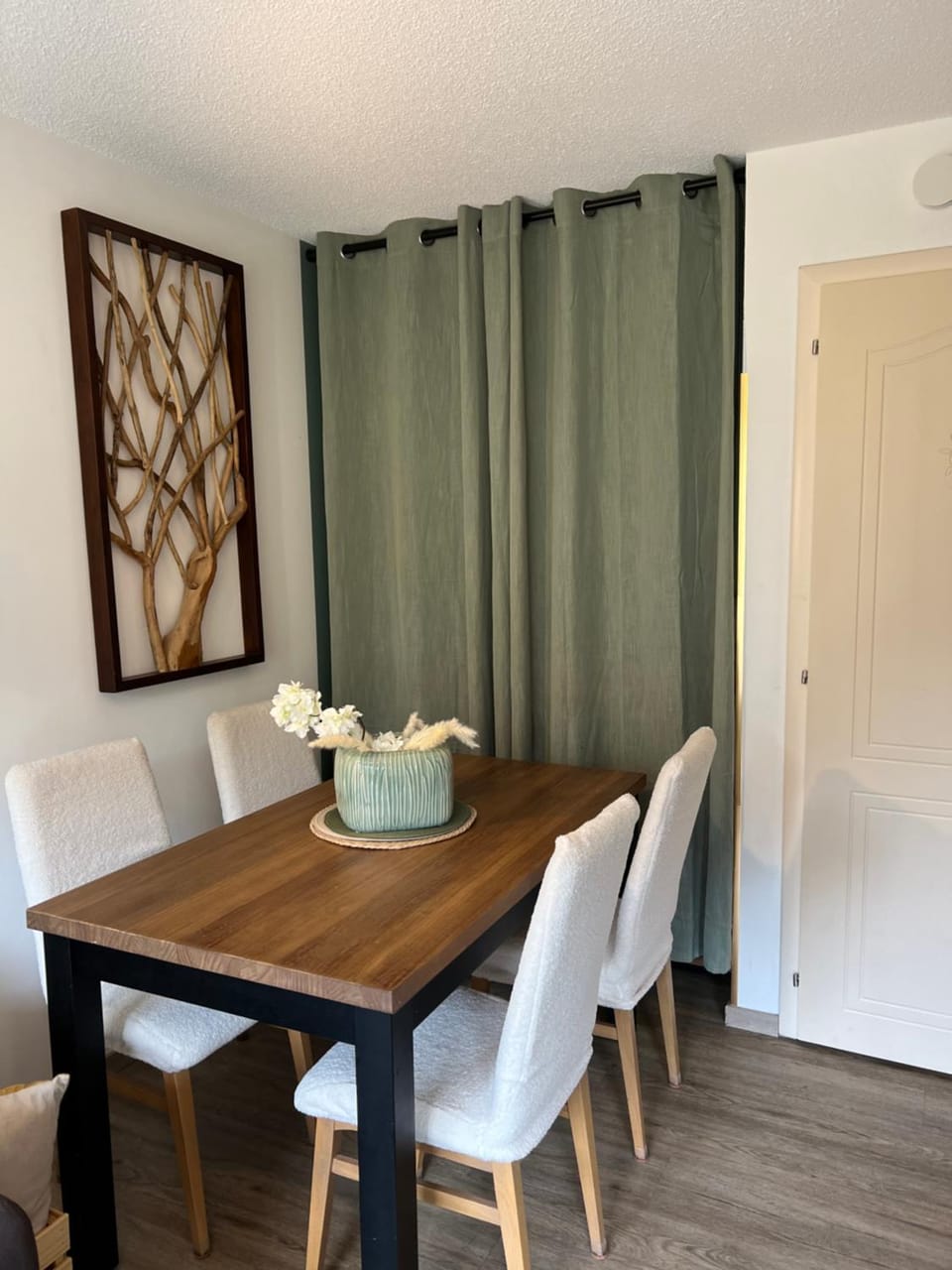 Apart'hôtel 6 personnes centre et cœur station Apartment in Isola