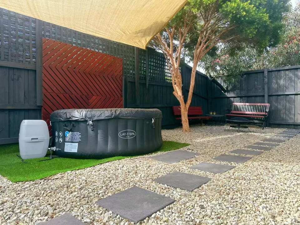 Bounty Family Retreat - Close to CBD and Airport House in Tasmania