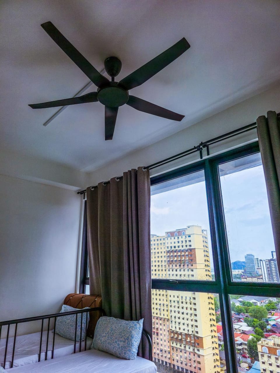 Spacious Luxury Home 3BR 2BA 14pax Apartment in George Town