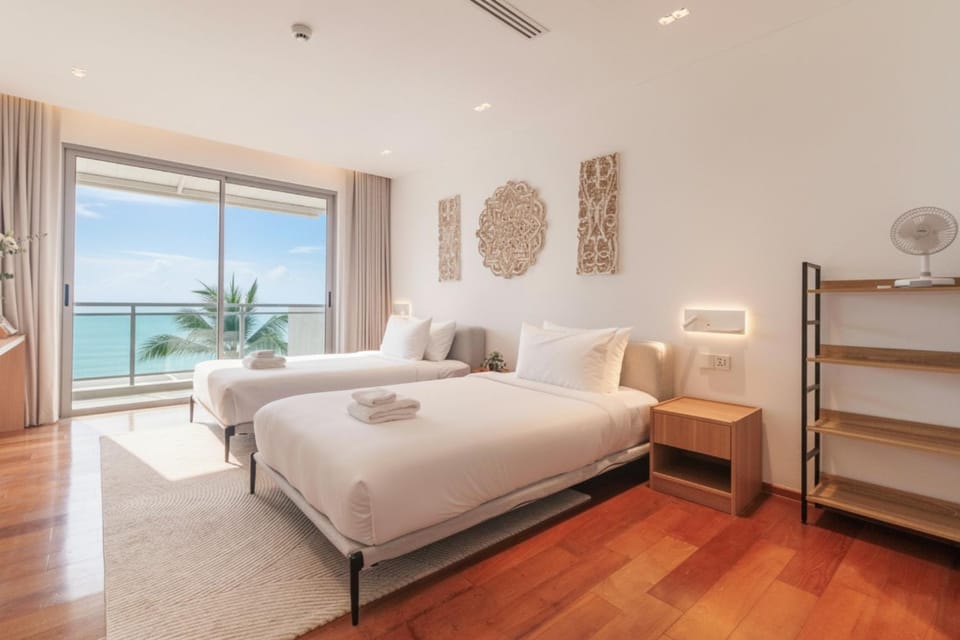 Bed, Photo of the whole room, Bedroom, Sea view, towels