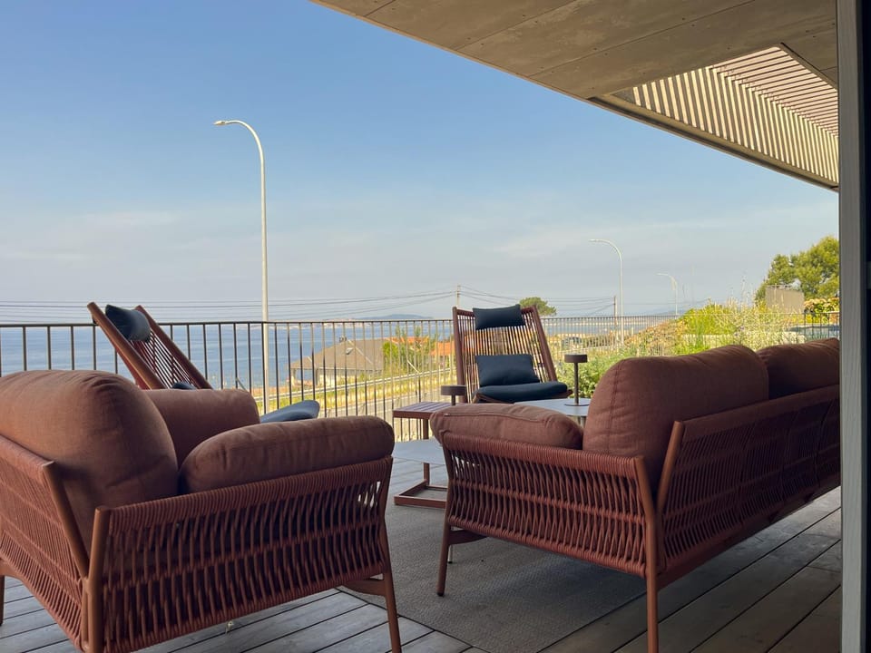 Property building, Balcony/Terrace, Balcony/Terrace, Sea view