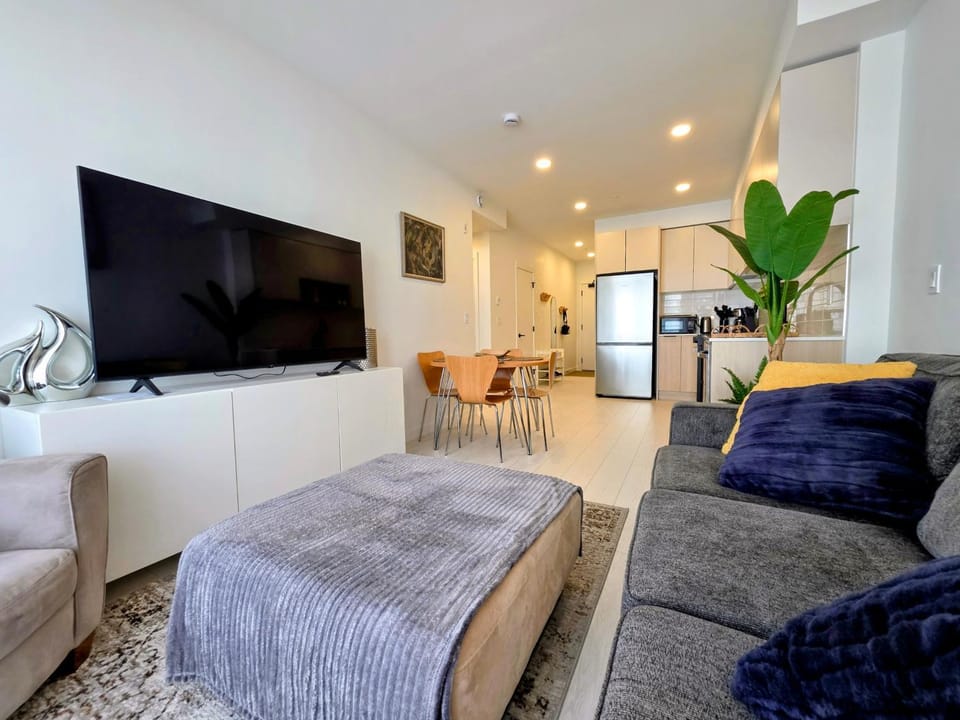 Living room, Seating area, Evening entertainment
