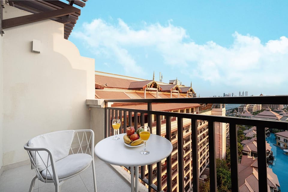 Luxe Royal Amwaj Palm Jumeirah Beach Access Apartment in Dubai