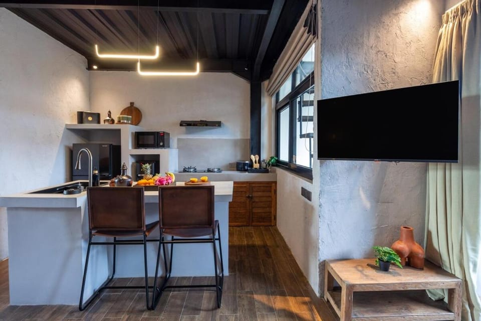 Warehouse Loft - Chic industrial aesthetic loft Apartment in North Kuta