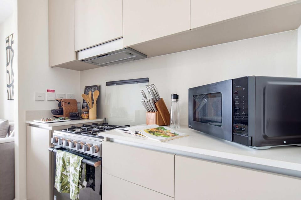 Kitchen or kitchenette, oven