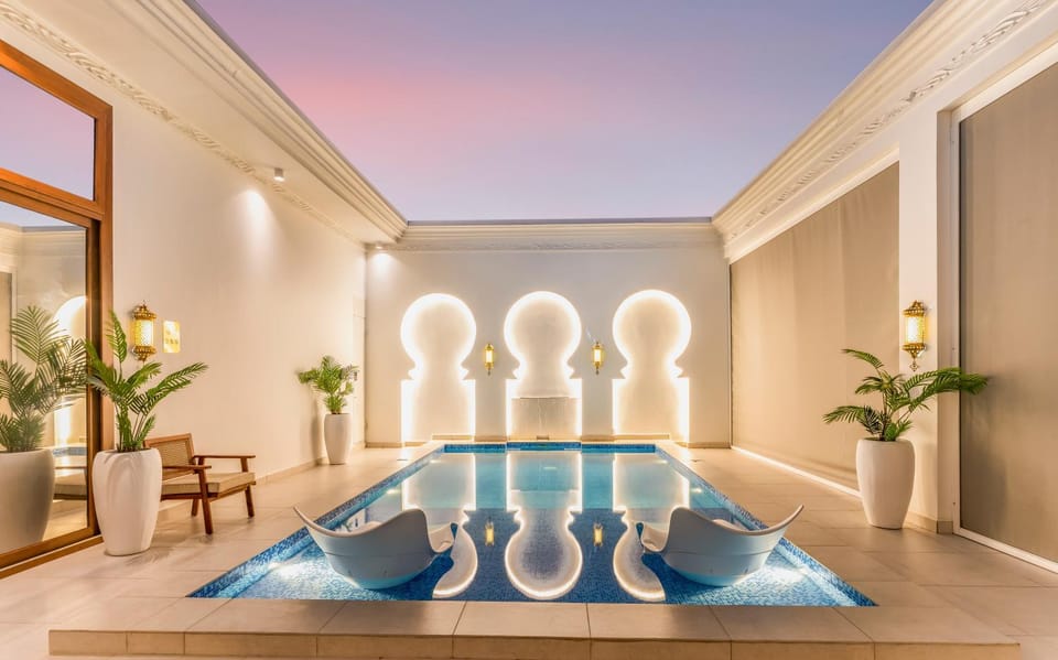 Pool view, Swimming pool, sunbed