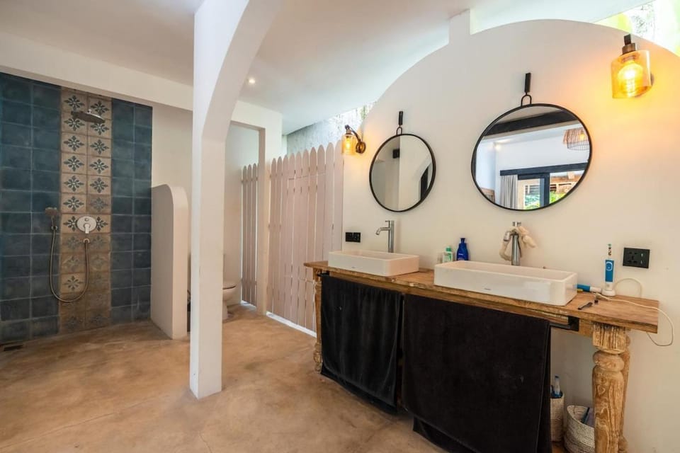 Homey 4BR Tropical Villa in Tumbak Bayuh Villa in North Kuta