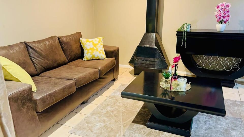 Edenpark 2 Bedroom Villa Villa in Roodepoort