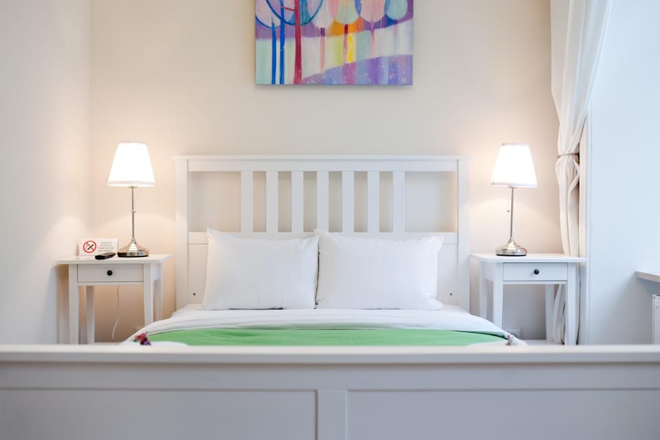 Bed, Photo of the whole room, Decorative detail, Bedroom