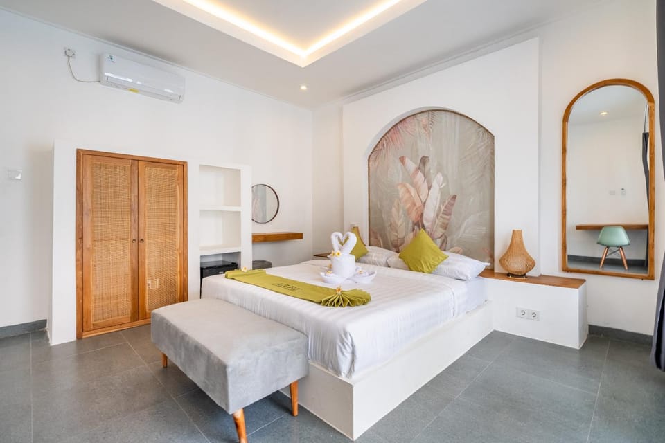 Azure Suites, Tibubeneng, Canggu Bed and Breakfast in North Kuta