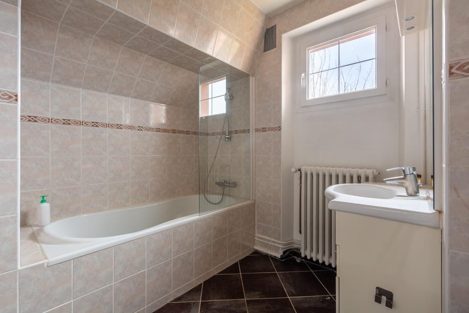 Bathroom, Bath