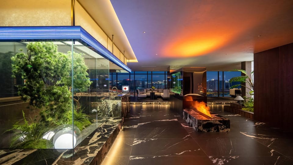 Restaurant/places to eat, Coffee/tea facilities, Lounge or bar