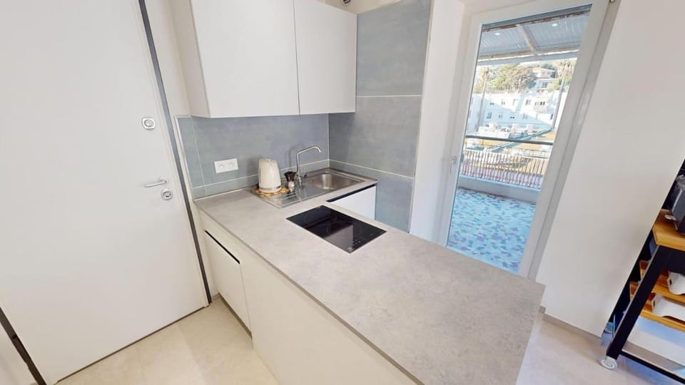 98GB - Nice 2P with terrace and side sea view Apartment in Menton