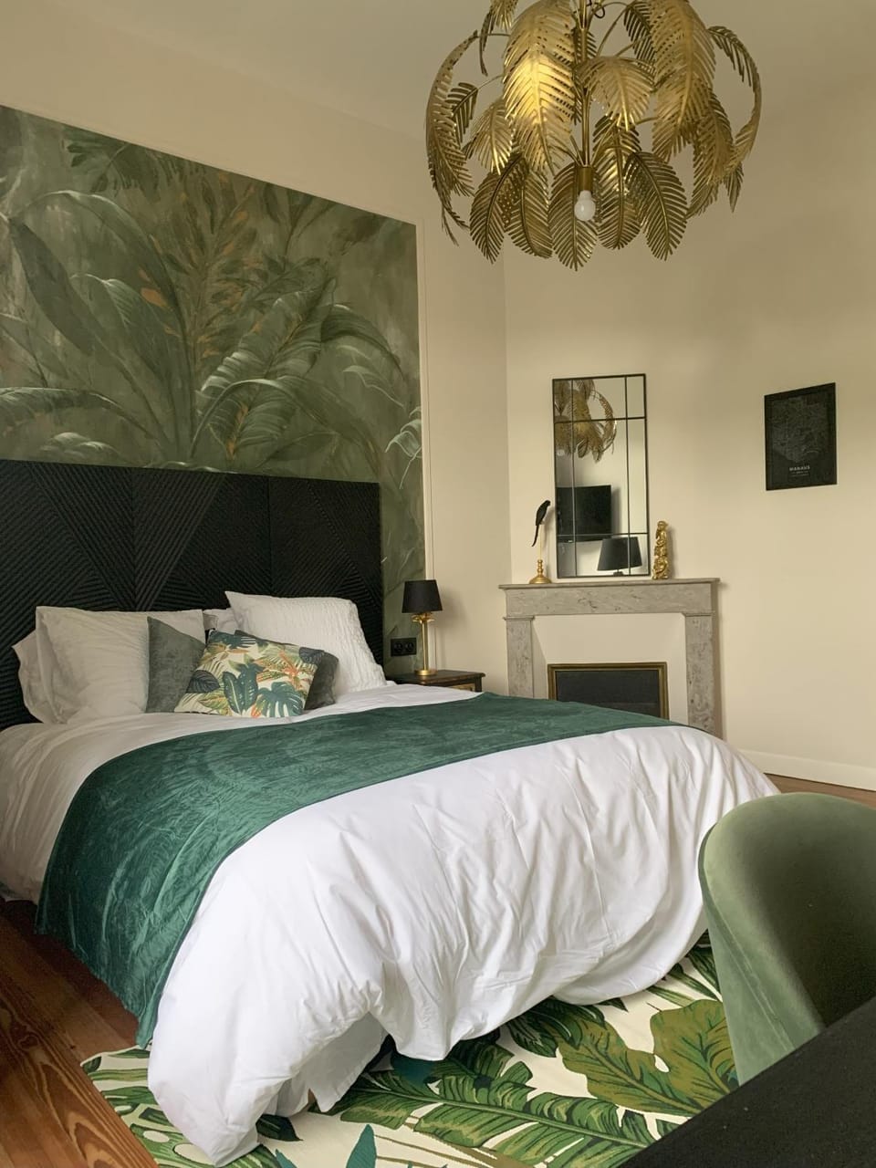 Bed, Photo of the whole room, Decorative detail, Bedroom
