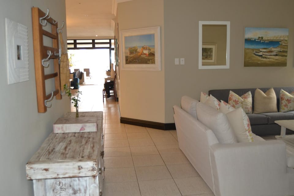 Communal lounge/ TV room, Facade/entrance