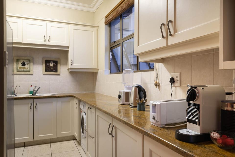 Coffee/tea facilities, Kitchen or kitchenette