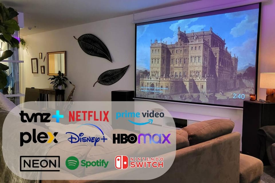 TV and multimedia, Living room, Decorative detail, Seating area