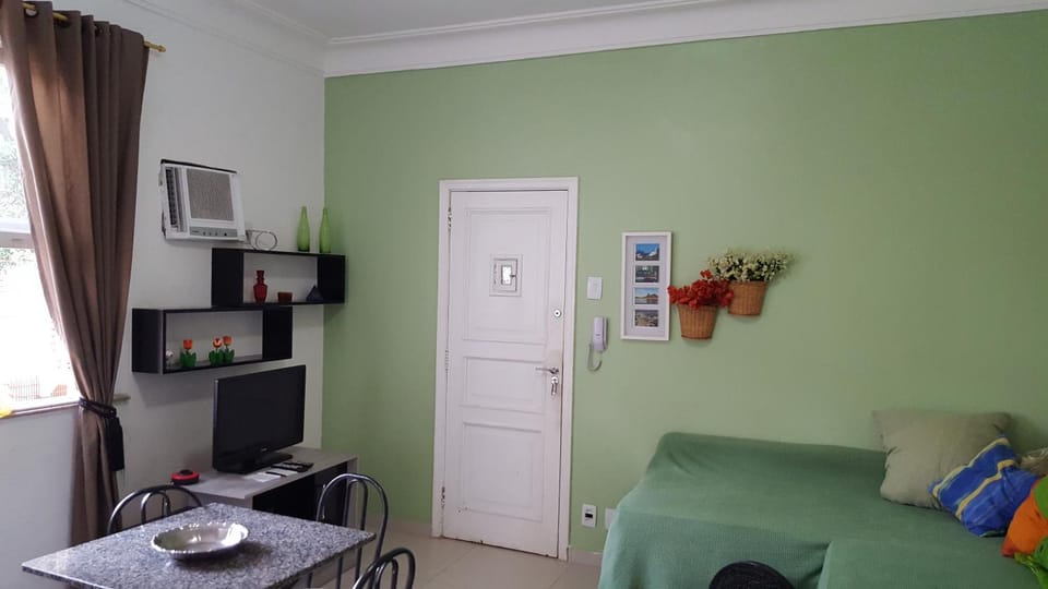 Decorative detail, Area and facilities