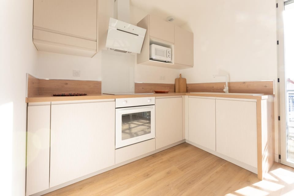 Kitchen or kitchenette, dishwasher, oven, pet friendly, stove