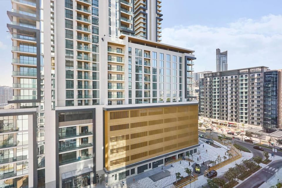 The Crest C Luxury Retreat Stylish & Serene Apartment in Dubai