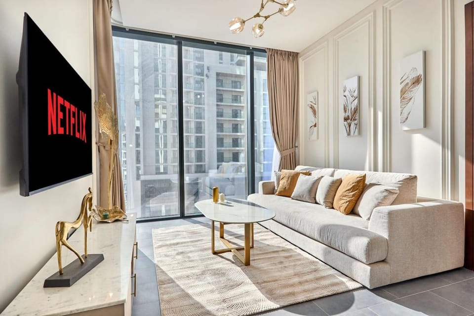 The Crest C Luxury Retreat Stylish & Serene Apartment in Dubai