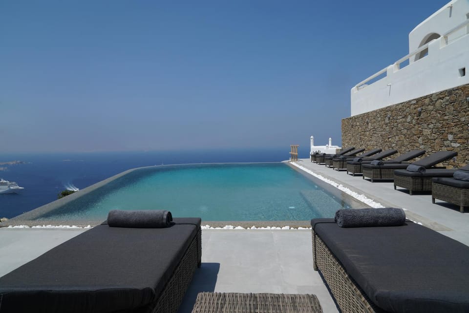 Pool view, Sea view, Swimming pool, sunbed