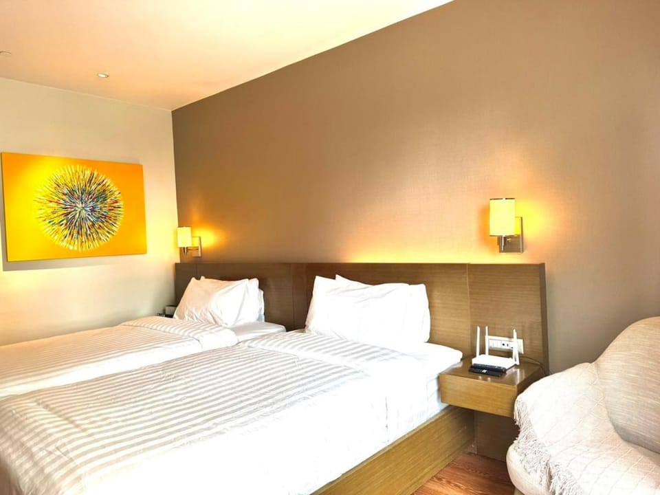 Mesmerizing Twin Bed with Rockwell View Apartment in Mandaluyong