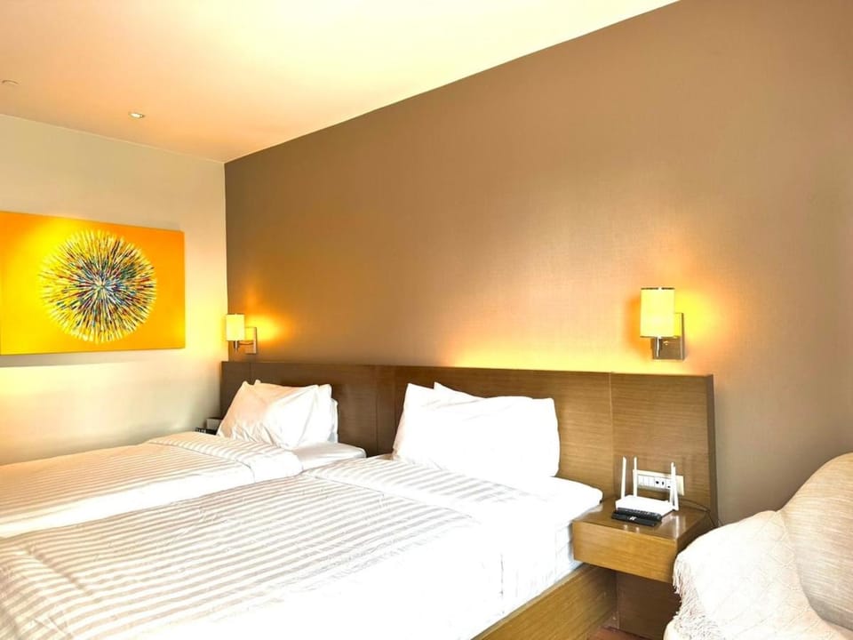Mesmerizing Twin Bed with Rockwell View Apartment in Mandaluyong