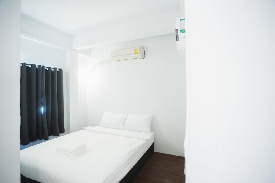 Bed, Photo of the whole room, Bedroom, air conditioner