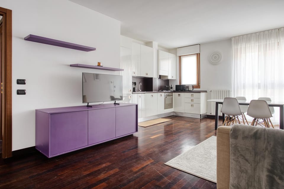 TV and multimedia, Kitchen or kitchenette, Living room, Dining area, oven, stove