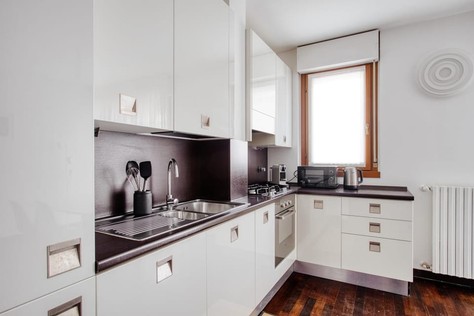 Coffee/tea facilities, Kitchen or kitchenette, dishwasher, stove