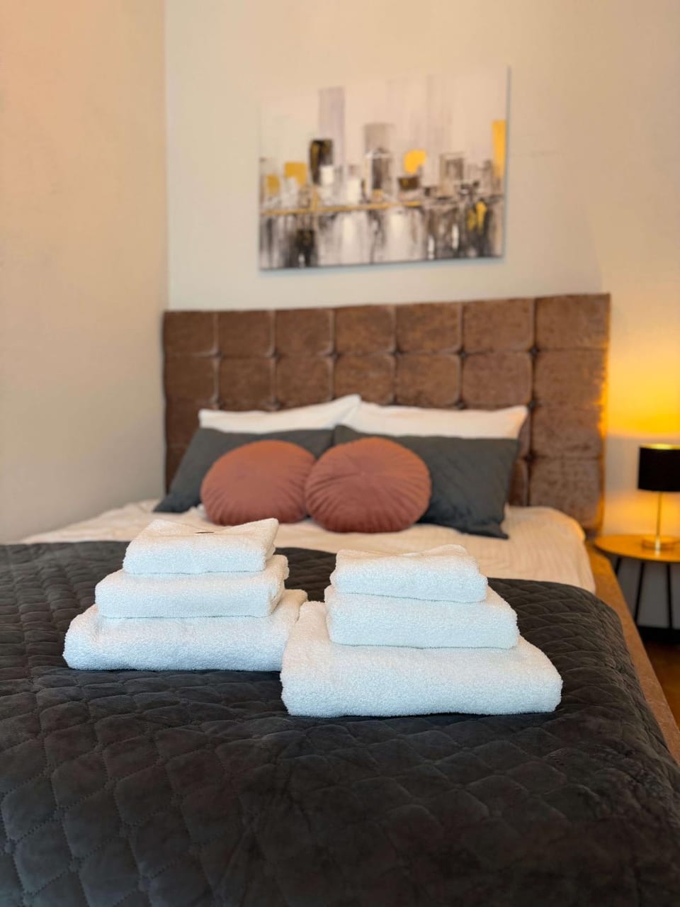 Bed, towels