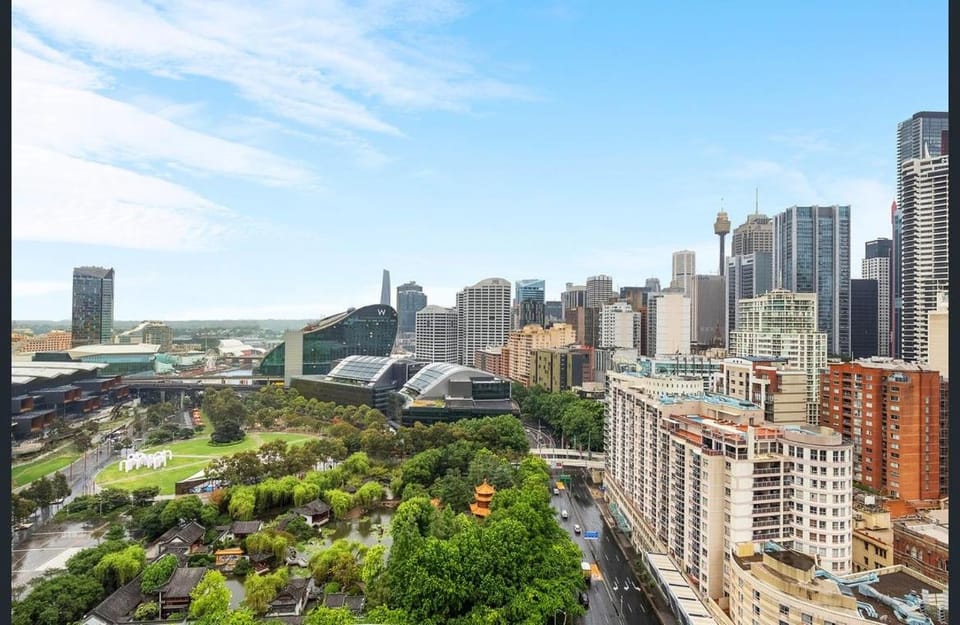 Modern 3BR Apt Walk to Darling Harbour & ICC & CBD Apartment in Surry Hills