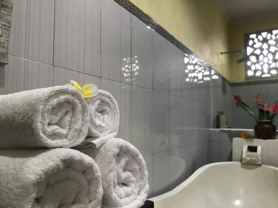 Bathroom, Bath, towels