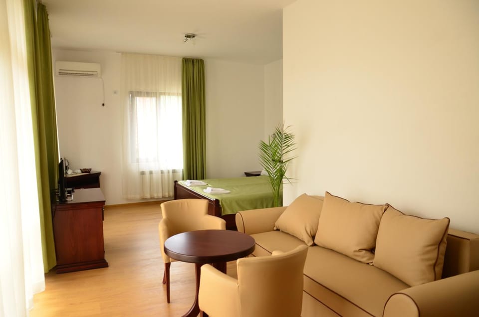Bed, Day, Coffee/tea facilities, Balcony/Terrace, Photo of the whole room, On site, Mountain view