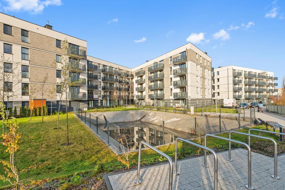 Property building, Day